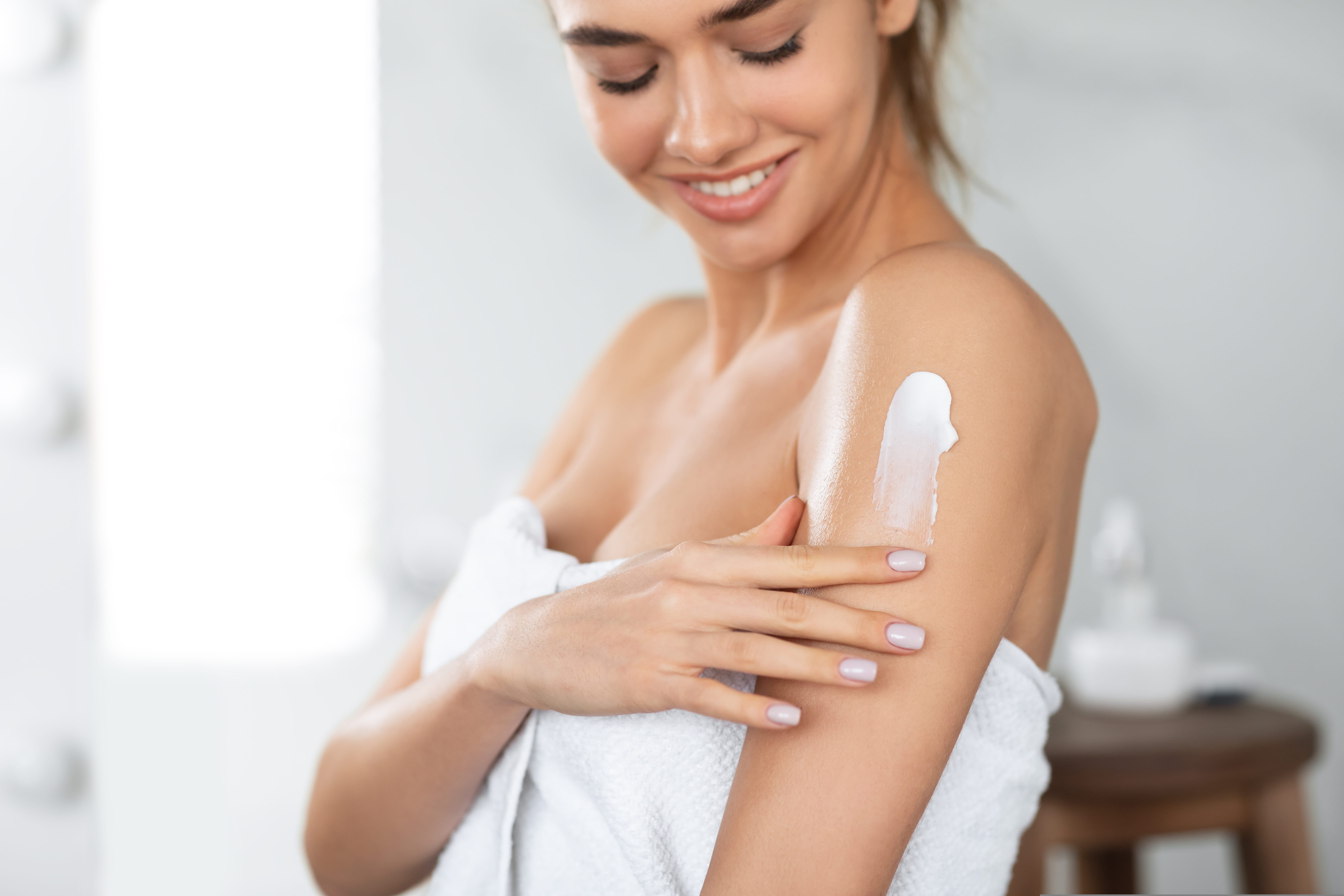 Swędzenie skóry po opalaniu – co oznacza i jak je złagodzić?