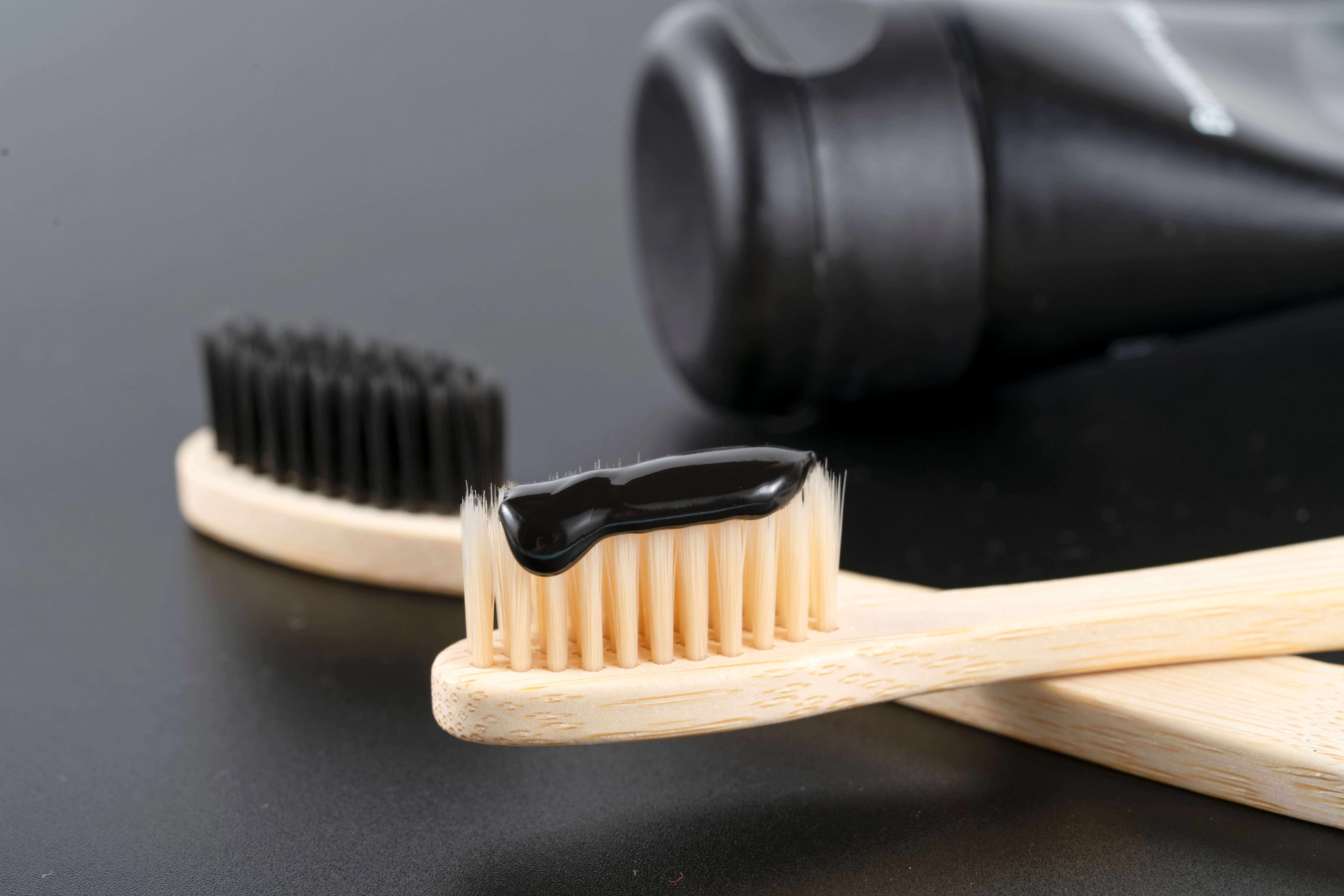 Najlepsze pasty do zębów: naturalne, w słoiku, DIY - wybierz lub zrób sama!