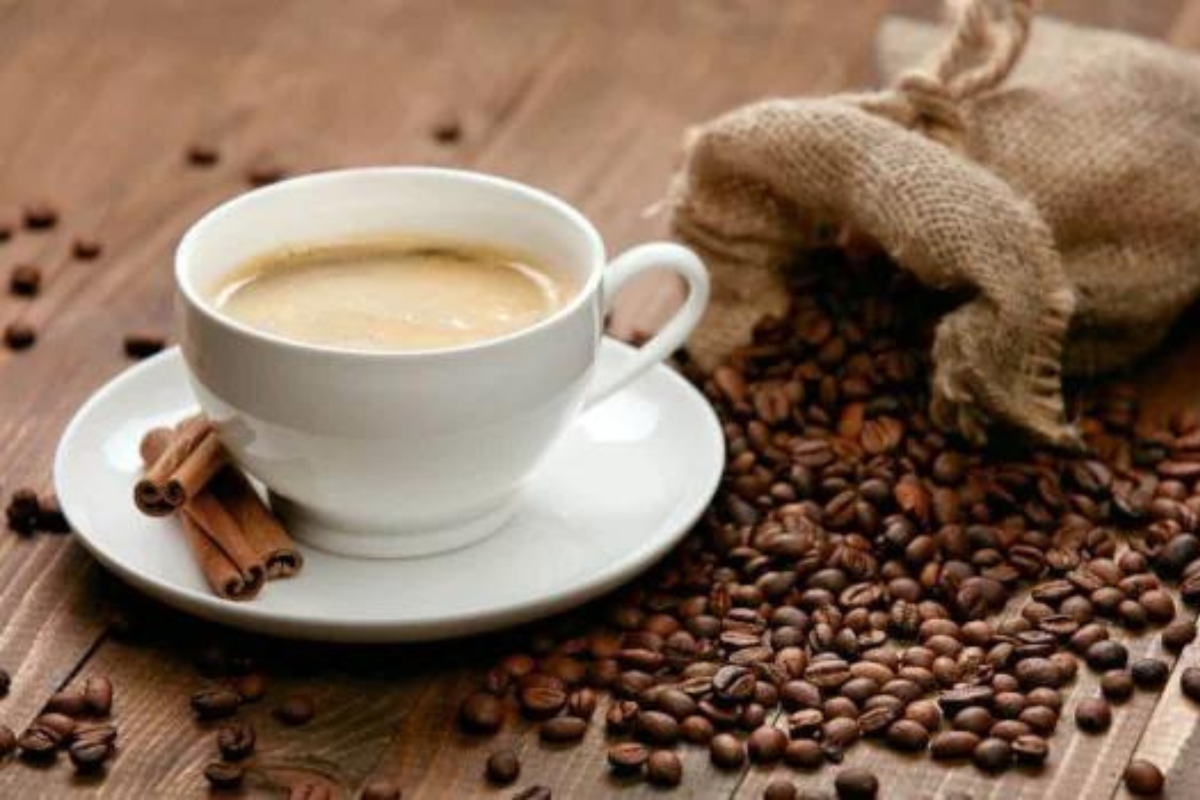 Czy kawa wypłukuje magnez? Sprawdzamy fakty i mity