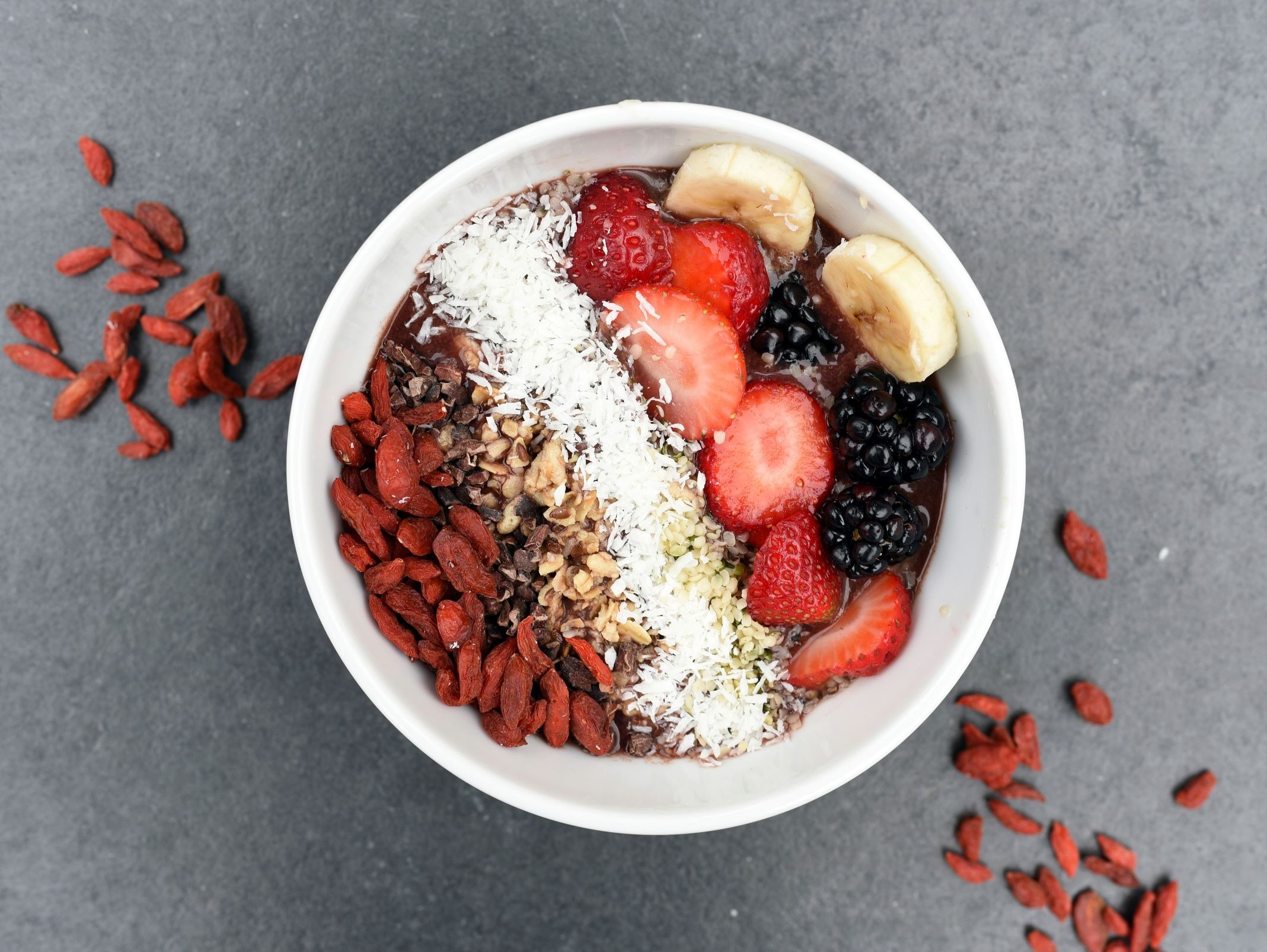Superfoods – co to właściwie jest i dlaczego warto je jeść na co dzień?