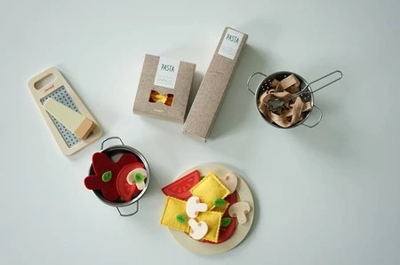 Janod Filcowy zestaw makaronów i akcesoria do przyrządzania włoskiej pasty 3+