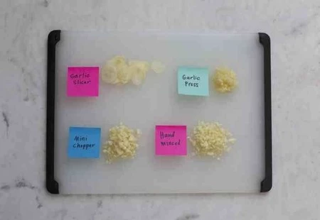 OXO-Praska do czosnku, czarna, Good Grips