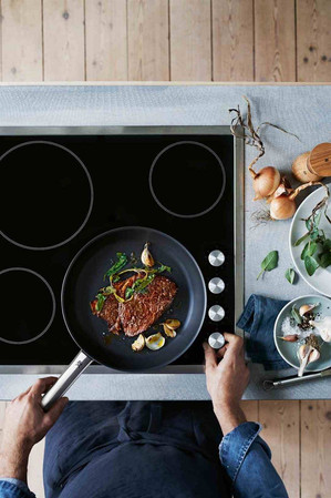 WMF- Patelnia 28 cm, Steak Profi