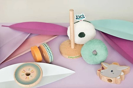 LILLIPUTIENS Drewniana układanka piramida z miękkimi elementami Smok Joe 12 m+