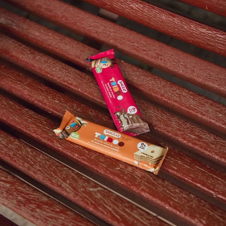 Smileat Triboo, BIO Wafelek z nadzieniem kakaowym w mlecznej czekoladzie, 40 g