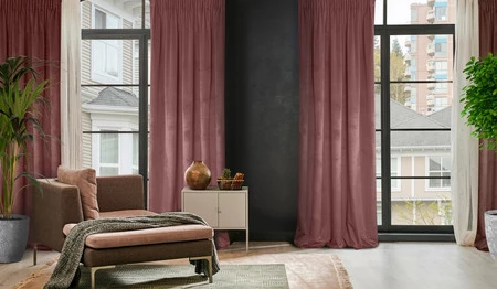 ZASŁONA GOTOWA D91 ROSA NA TAŚMIE 135 X 300 CM CIEMNORÓŻOWY