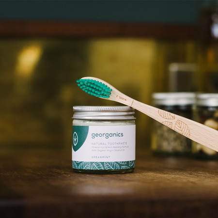 Georganics, Mineralna pasta do zębów w słoiku, bez fluoru, do codziennej pielęgnacji, smak zielonej mięty, 60 ml