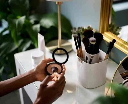 JJ-Pojemnik na pędzle kosmetyczne Viva Shell