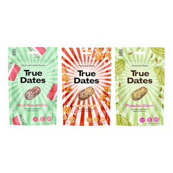 Zestaw mix: 1x True Dates Watermelon daktyle o smaku arbuza 100g, 1x True Dates Caramel Popcorn daktyle o smaku karmelowego popcornu 100g i 1x True Dates Pistachio Cream daktyle o smaku kremu pistacjowego 100g 