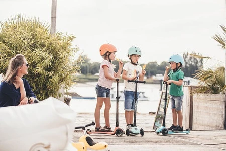 SCOOTANDRIDE Highwaykick 3 LED Hulajnoga składana ze świecącymi kółkami 3+ Kiwi