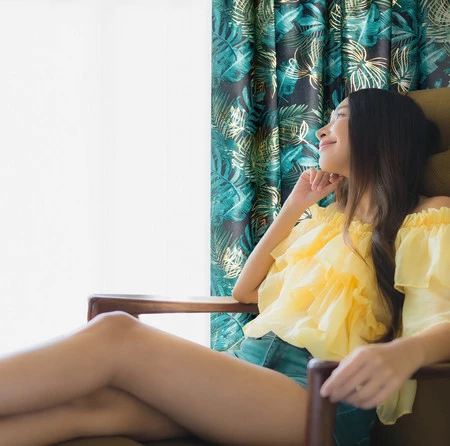 ZASŁONA GOTOWA DAVOS NA TAŚMIE 140 X 270 CM CZARNY