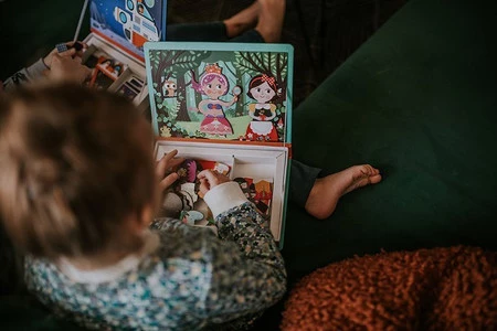 Janod Magnetyczna układanka Świat baśni Magnetibook 3-8 lat