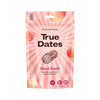 Zestaw smaków: 1x True Dates Sweet Peach daktyle o smaku słodkiej brzoskwini 100g, 1x True Dates Cookie Dough daktyle o smaku ciasteczkowym 100g i 1x 	 True Dates Caramel Popcorn daktyle o smaku karmelowego popcornu 100g
