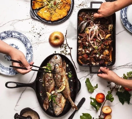 SKEPP-Forma żeliwna do zapiekania z uchwytami Noir