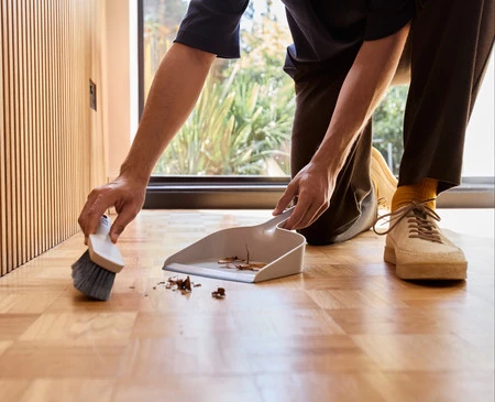 Joseph Joseph Zmiotka z szufelką w uchwycie CleanTech