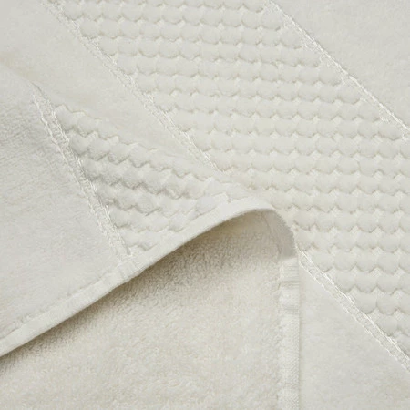 DYWANIK ŁAZIENKOWY JESSI (02) 50 X 70 CM KREMOWY