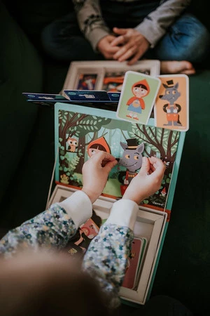 Janod Magnetyczna układanka Świat baśni Magnetibook 3-8 lat