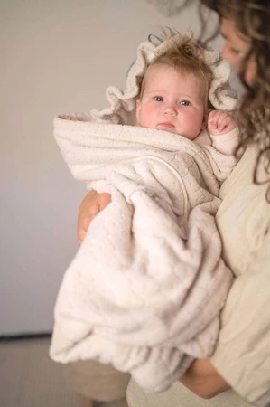 Lodger Polarowy wielofunkcyjny otulacz kocyk do fotelika samochodowego jasnobeżowy Fleece Birch