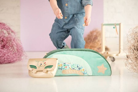 LILLIPUTIENS Drewniany jeździk 2 w 1 z miękkim siedziskiem i torebką Smok Joe 12 m+