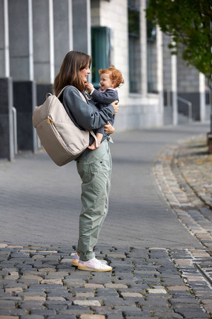 Lassig Green Label Plecak dla mam z akcesoriami Slender Up Backpack taupe