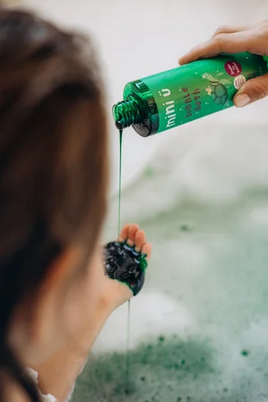 Mini U naturalny bąbelkowy płyn do kąpieli - zakręcone winogrono dla dzieci 250ml
