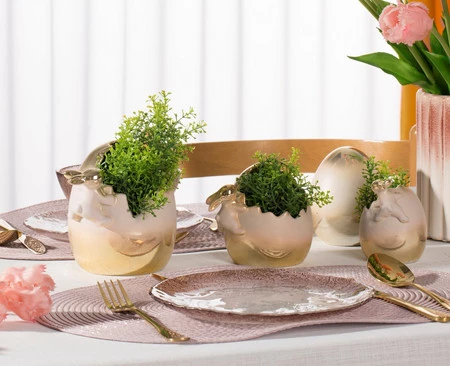 Ozdoba Wielkanocna, Figurka ceramiczna, kolor kremowy, rozmiar 12 x 11 x 9 cm