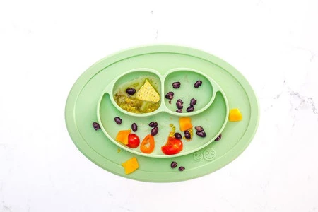 EZPZ Silikonowy talerzyk z podkładką mały 2w1 Mini Mat pastelowa zieleń