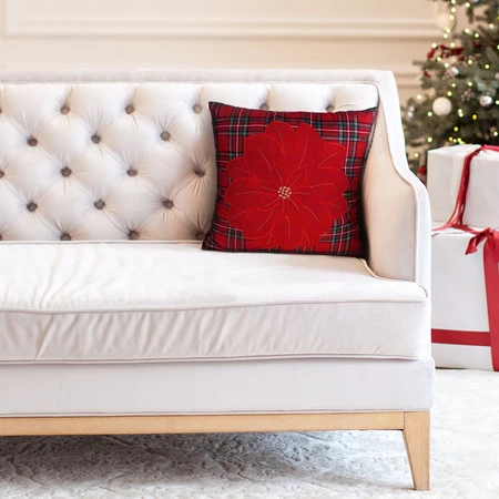 Poszewka świąteczna 45x45 cm – w kratę z haftem Gwiazdy Betlejemskiej