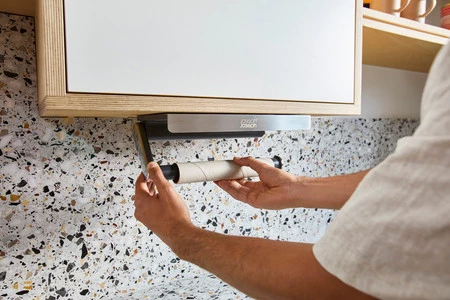 Joseph Joseph Uchwyt podszafkowy na ręcznik papierowyRollGrip