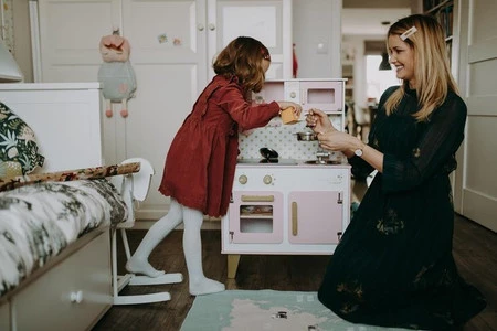 Janod Duża kuchnia drewniana z dźwiękiem i 6 akcesoriami Candy Chic