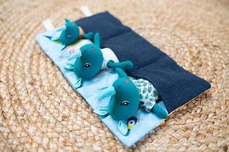 Lilliputiens Mini - przytulanki rodzina nosorożców z rozkładaną matą Nosorożec Marius 2 lata+