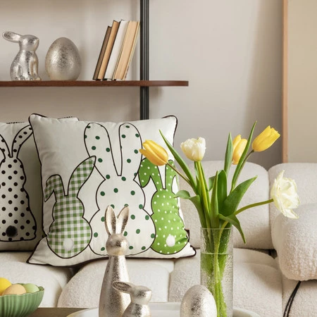 Ozdoba Wielkanocna, Figurka ceramiczna, kolor szampański, rozmiar 9 x 12 x 7 cm