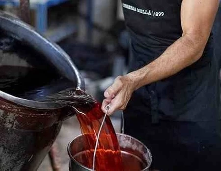 CM - Świeca Cordoba 9x7,5cm. Lavender, violet