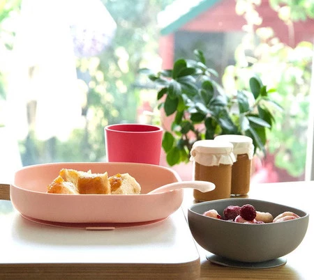 Beaba, Komplet naczyń z silikonu z przyssawką, pink