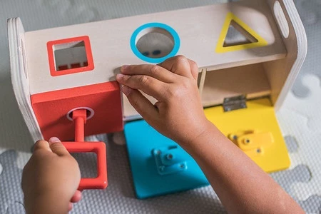 Janod Drewniany sorter z kluczykami Essentiel