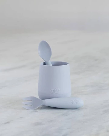 EZPZ Komplet silikonowych sztućców Mini Utensils pastelowa szarość