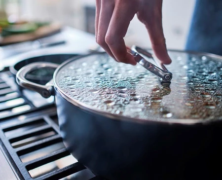 JJ-Garnek niski 28cm ze skł. uchwytami+pokr.Space