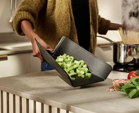 Joseph Joseph Deska Chop2Pot Plus Regular czarna