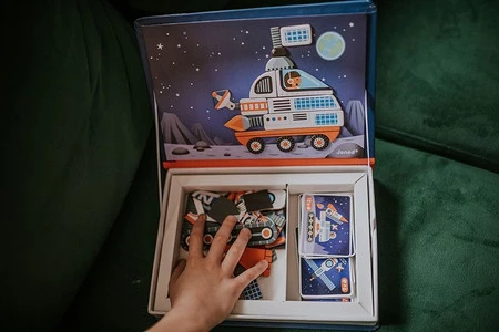 Janod Magnetyczna układanka Kosmos Magnetibook