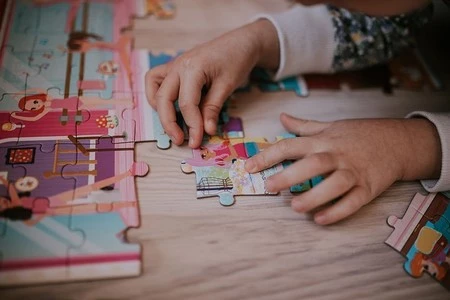 Janod Puzzle w walizce Akademia tańca 100 elementów 6+ Made in France