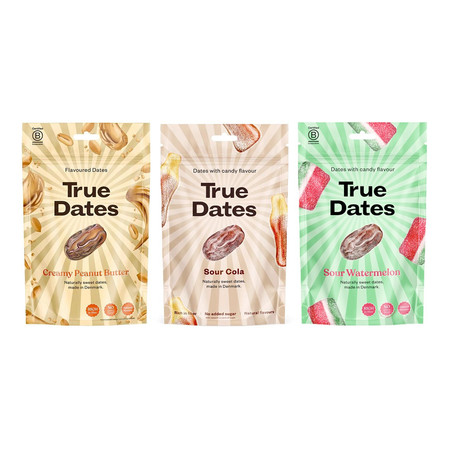 Zestaw smaków: 1x True Dates Creamy Peanut Butter daktyle o smaku kremu orzechowego 100g, 1x True Dates Sour Cola daktyle o smaku coli 100g i 1x True Dates Watermelon daktyle o smaku arbuza 100g