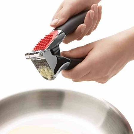 OXO-Praska do czosnku, czarna, Good Grips