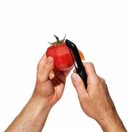 OXO-Obieraczka ząbkowana prosta, czarna, Good Grip