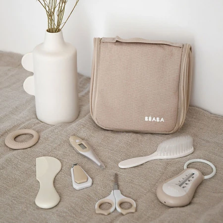 Beaba Kosmetyczka z 10 akcesoriami do pielęgnacji niemowląt Clay