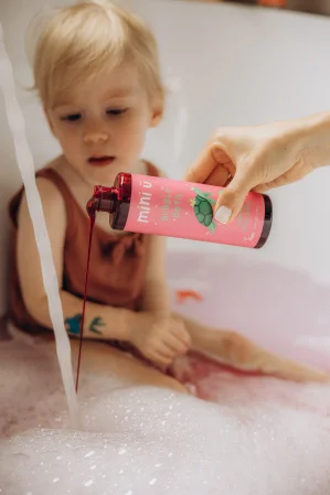 Mini U naturalny bąbelkowy płyn do kąpieli - truskawka dla dzieci 250ml
