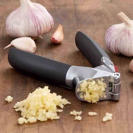 OXO-Praska do czosnku, czarna, Good Grips