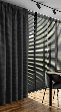 ZASŁONA GOTOWA REINA NA TAŚMIE 135 X 270 CM CZARNY