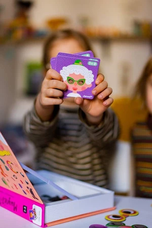 Janod Magnetyczna układanka Śmieszne buzie Dziewczynka Magnetibook