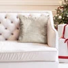 Świąteczna poszewka dekoracyjna z błyszczącym wzorem i ozdobną lamówką rozm.: 45 x 45 cm, kolor: beżowy