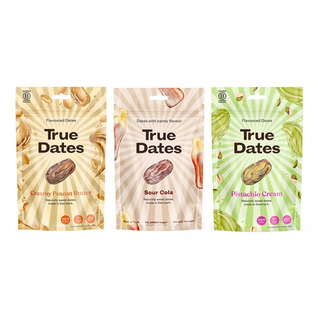 Zestaw smaków: 1x True Dates Creamy Peanut Butter daktyle o smaku kremu orzechowego 100g, 1x True Dates Sour Cola daktyle o smaku coli 100g i 1x True Dates Pistachio Cream daktyle o smaku kremu pistacjowego 100g